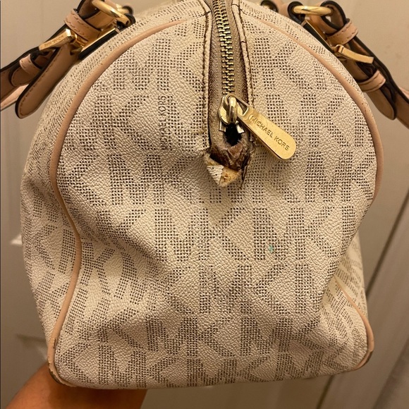 Michael Michael Kors please check all picture of condition - Picture 5 of 17